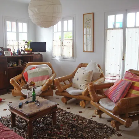 Naxos Art House *